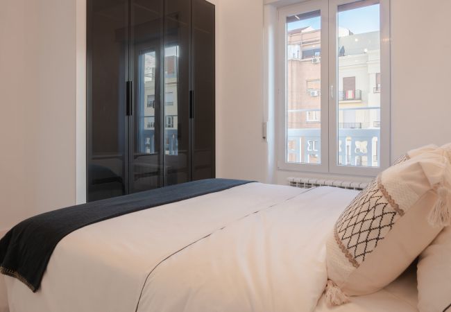 Apartment in Madrid - M (ASB195) Escápate al Encanto Urbano: Piso con Ba Apartment in Madrid - M (ASB195) Escápate al Encanto Urbano: Piso con Ba