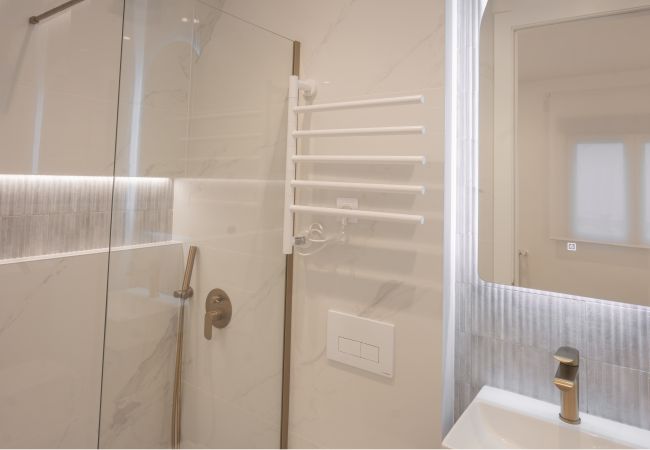 Apartment in Madrid - M (ASB195) Escápate al Encanto Urbano: Piso con Ba Apartment in Madrid - M (ASB195) Escápate al Encanto Urbano: Piso con Ba