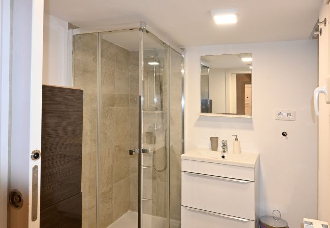 Apartment in Madrid - M (VAR120) Piso moderno y práctico en Chamberí Apartment in Madrid - M (VAR120) Piso moderno y práctico en Chamberí