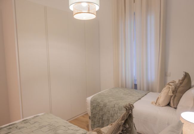 Apartment in Madrid - M (IBI385) Elegancia Urbana en el Corazón de Reti Apartment in Madrid - M (IBI385) Elegancia Urbana en el Corazón de Reti