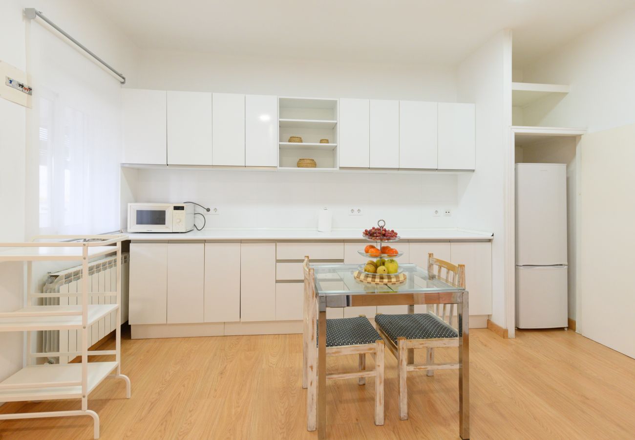 Apartment in Madrid - Charmartin 4 Towers: 2 bedrooms ideal for families and business travellers 