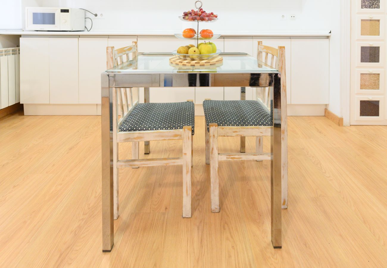 Apartment in Madrid - Charmartin 4 Towers: 2 bedrooms ideal for families and business travellers 