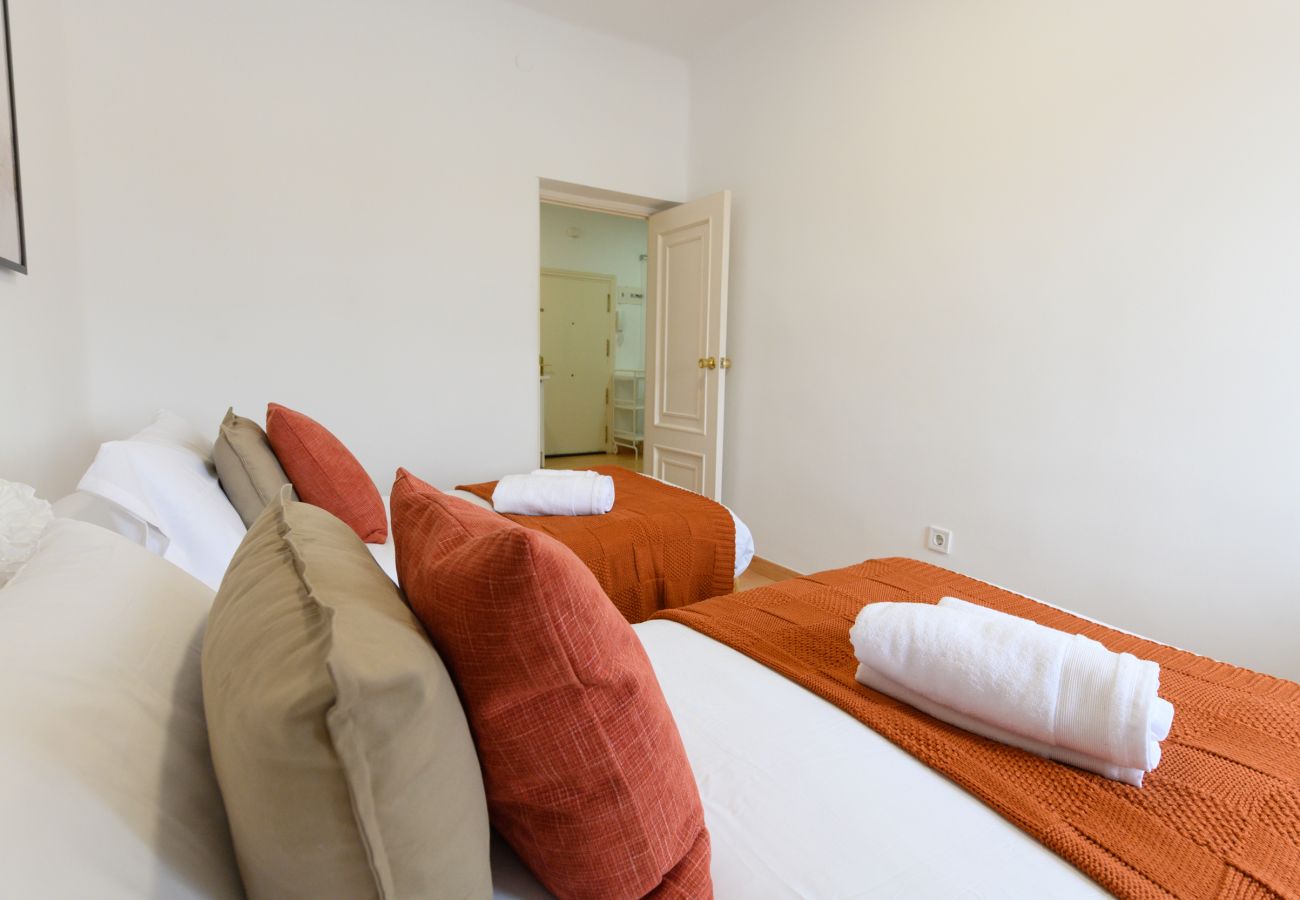 Apartment in Madrid - Charmartin 4 Towers: 2 bedrooms ideal for families and business travellers 