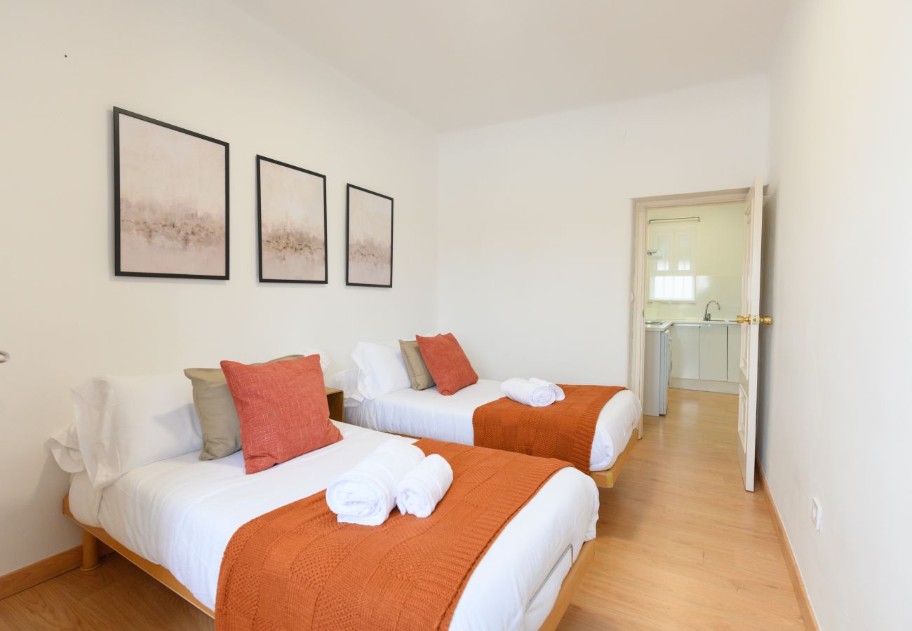 Apartment in Madrid - Charmartin 4 Towers: 2 bedrooms ideal for families and business travellers 