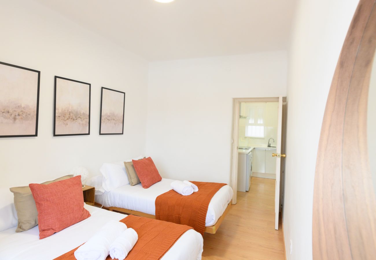 Apartment in Madrid - Charmartin 4 Towers: 2 bedrooms ideal for families and business travellers 