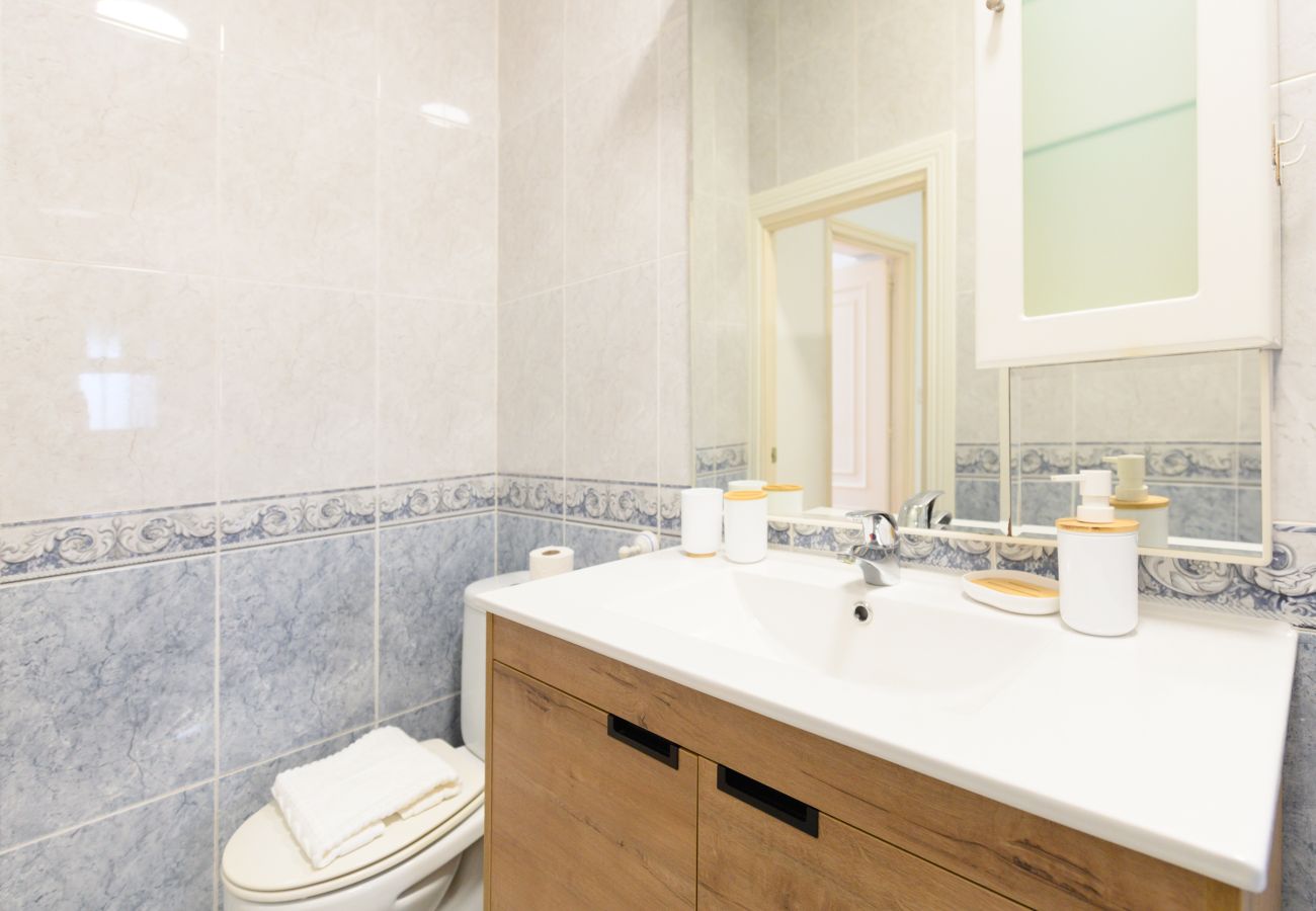 Apartment in Madrid - Charmartin 4 Towers: 2 bedrooms ideal for families and business travellers 
