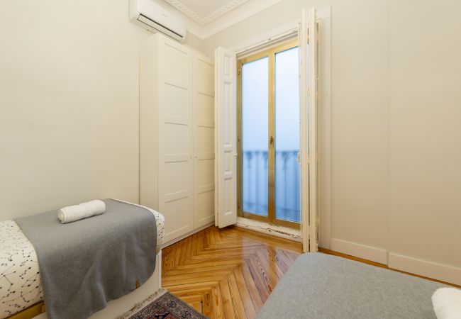 Apartment in Madrid - M (TOL254)Acogedor piso con balcones en el centro  Apartment in Madrid - M (TOL254)Acogedor piso con balcones en el centro