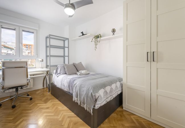 Apartment in Madrid - M (PDA653)Amplio piso de 3 dormitorios y 2 baños e Apartment in Madrid - M (PDA653)Amplio piso de 3 dormitorios y 2 baños e