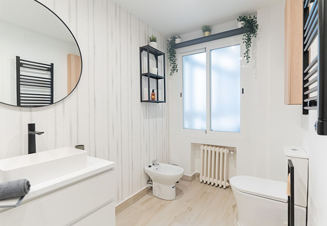 Rent by room in Madrid - M (MLE175)Tokyo: habitación con confort, comodidad