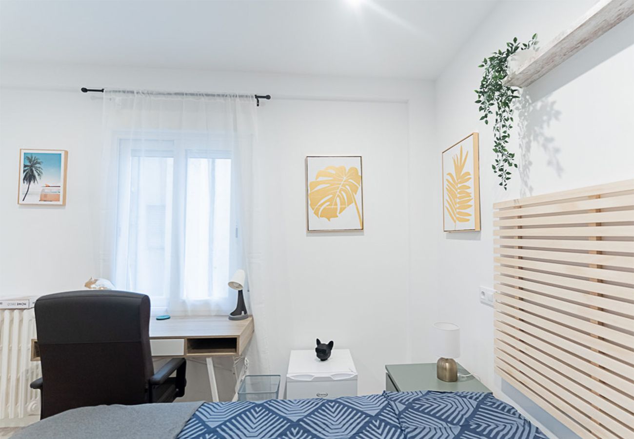 Rent by room in Madrid - M (MLE175)Tokyo: habitación con confort, comodidad