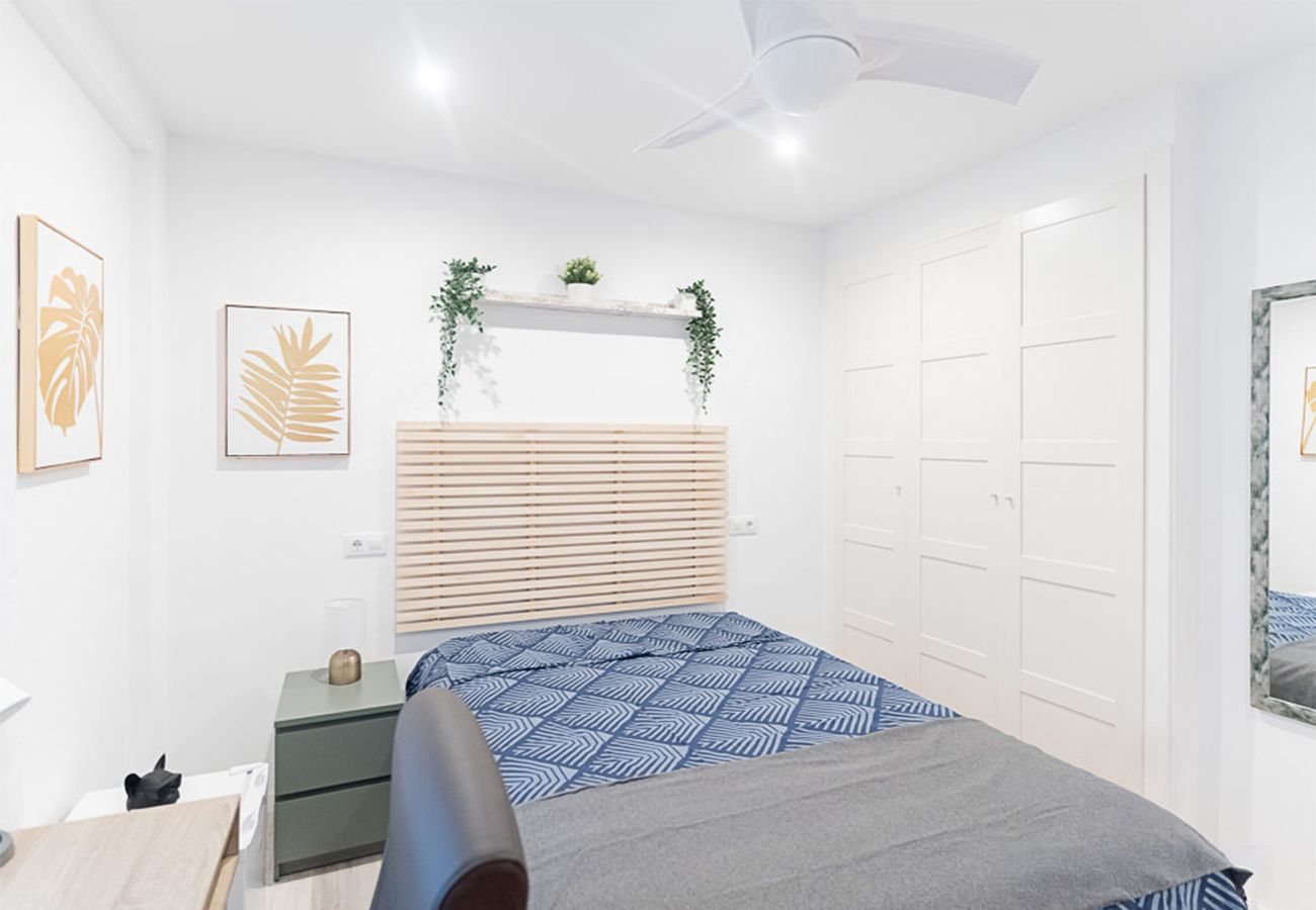 Rent by room in Madrid - M (MLE175)Tokyo: habitación con confort, comodidad