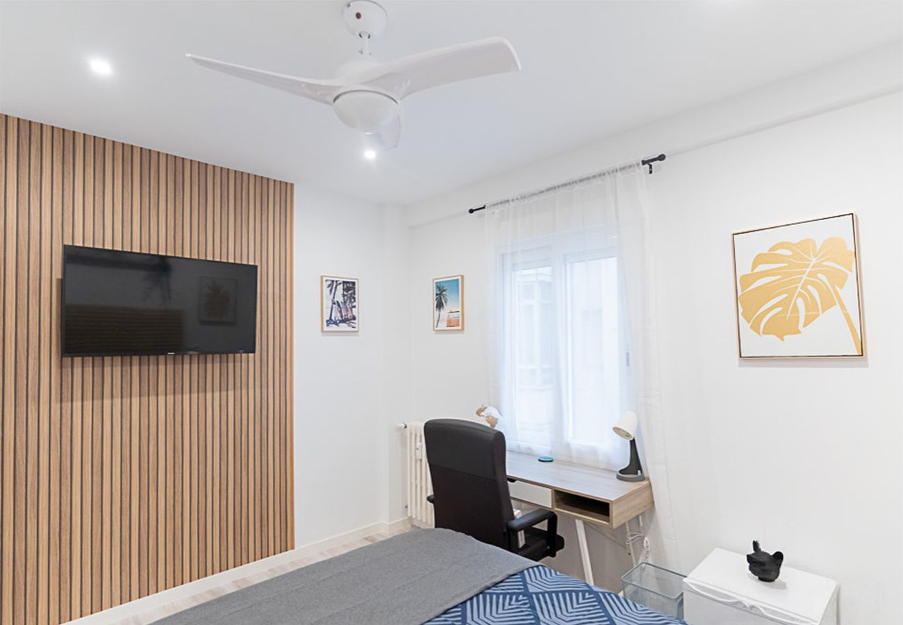 Rent by room in Madrid - M (MLE175)Tokyo: habitación con confort, comodidad