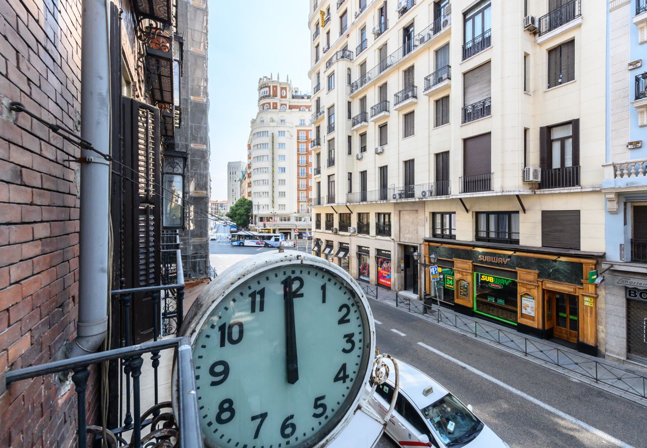 Rent by room in Madrid - M (SBE101) Los Ángeles: habitación con comodidad y