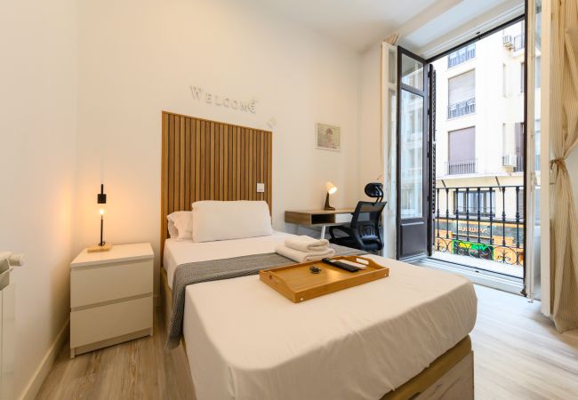 Rent by room in Madrid - M (SBE1012) Ámsterdam: habitación con comodidad y  Rent by room in Madrid - M (SBE1012) Ámsterdam: habitación con comodidad y