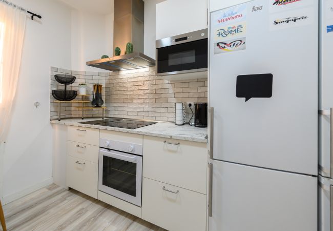 Rent by room in Madrid - M (SBE1012) Ámsterdam: habitación con comodidad y  Rent by room in Madrid - M (SBE1012) Ámsterdam: habitación con comodidad y