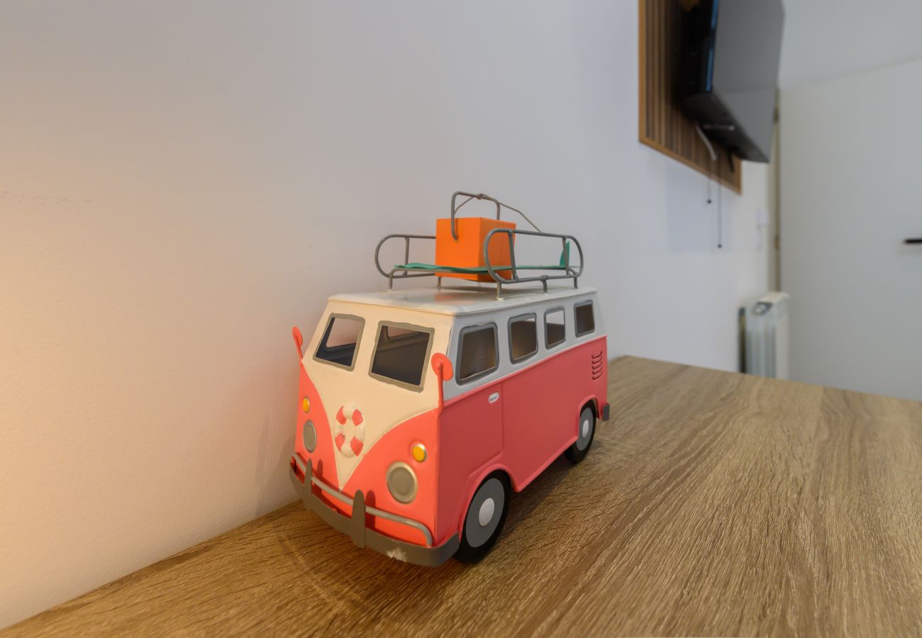 Rent by room in Madrid - M (SBE1013) Barcelona:  habitación con comodidad y