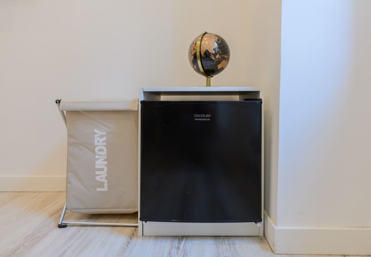 Rent by room in Madrid - M (SBE104)Washington:  habitación con comodidad y