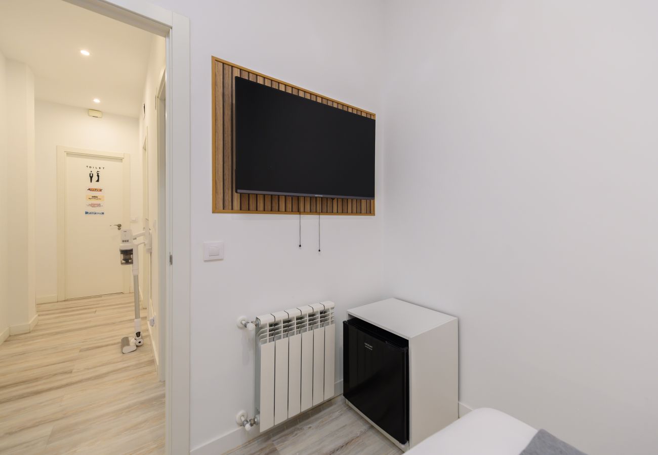 Rent by room in Madrid - M (SBE107)Shanghái: habitación con comodidad y zon