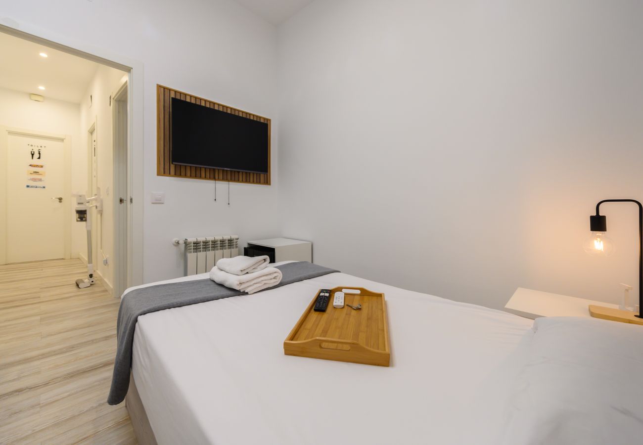 Rent by room in Madrid - M (SBE107)Shanghái: habitación con comodidad y zon