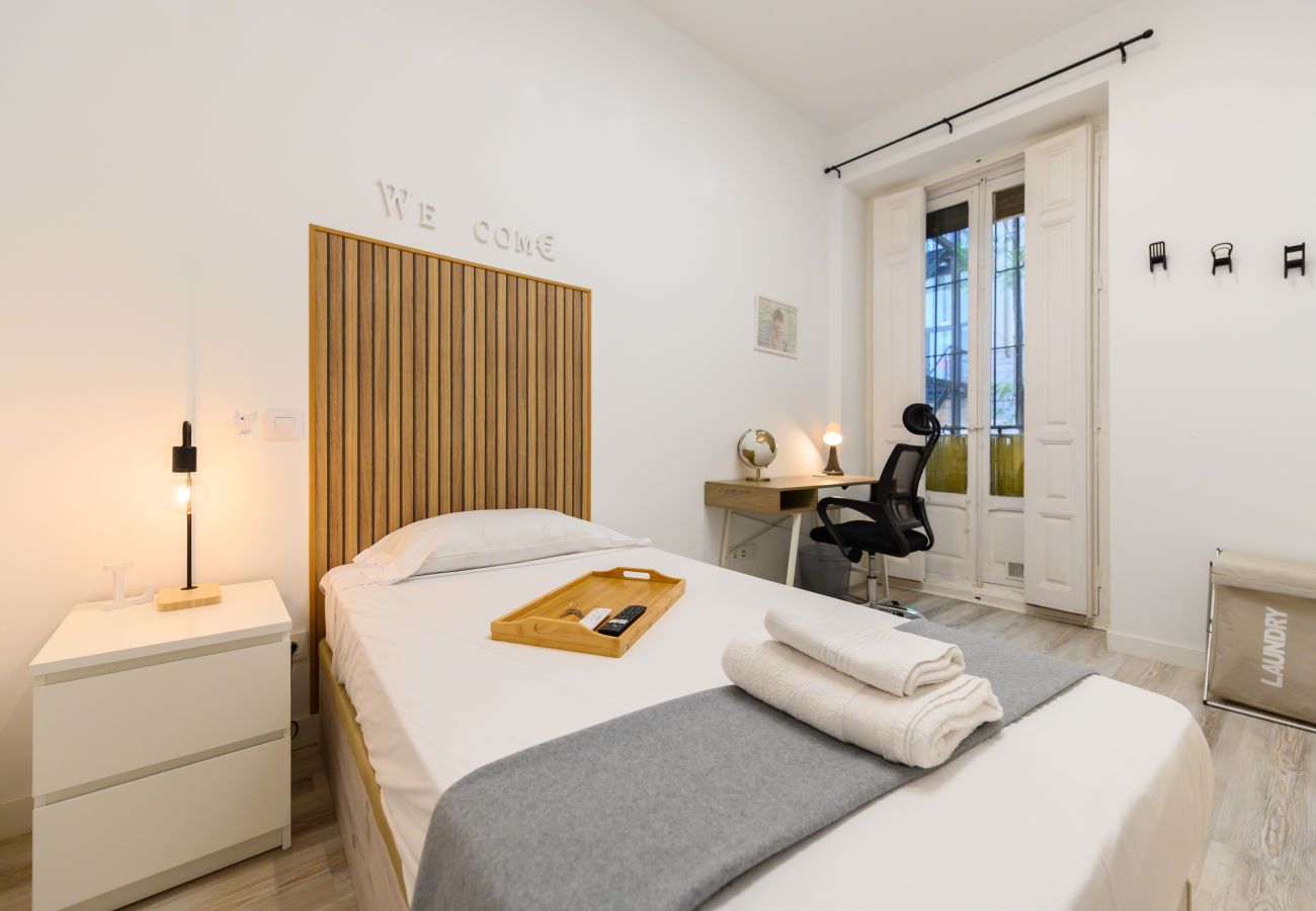 Rent by room in Madrid - M (SBE107)Shanghái: habitación con comodidad y zon