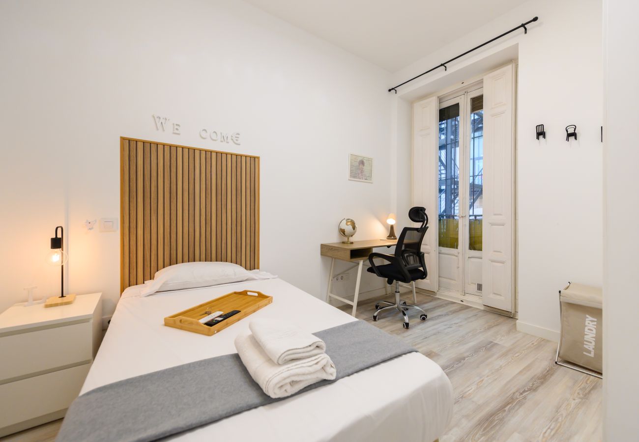 Rent by room in Madrid - M (SBE107)Shanghái: habitación con comodidad y zon
