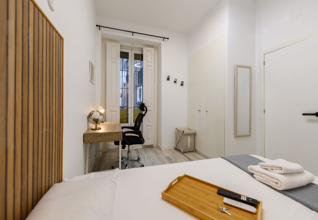 Rent by room in Madrid - M (SBE107)Shanghái: habitación con comodidad y zon