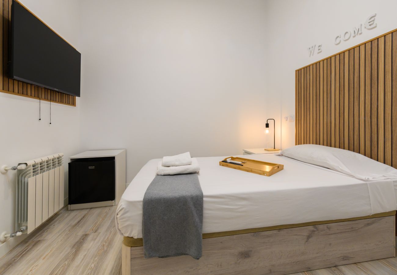 Rent by room in Madrid - M (SBE107)Shanghái: habitación con comodidad y zon