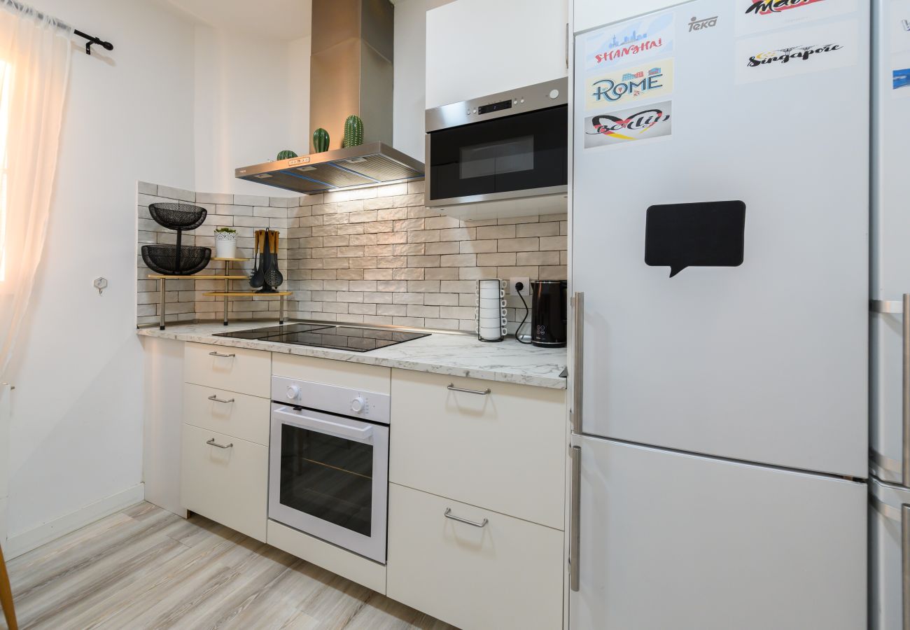Rent by room in Madrid - M (SBE107)Shanghái: habitación con comodidad y zon