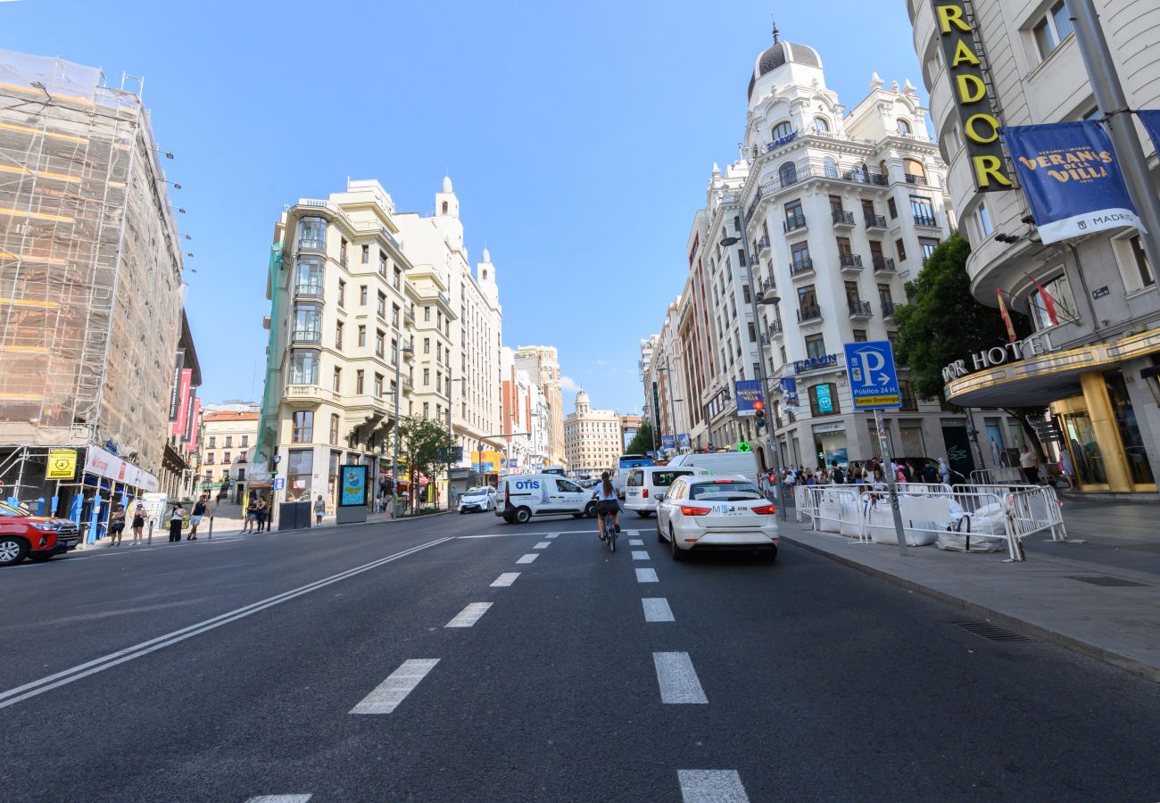 Rent by room in Madrid - M (SBE107)Shanghái: habitación con comodidad y zon