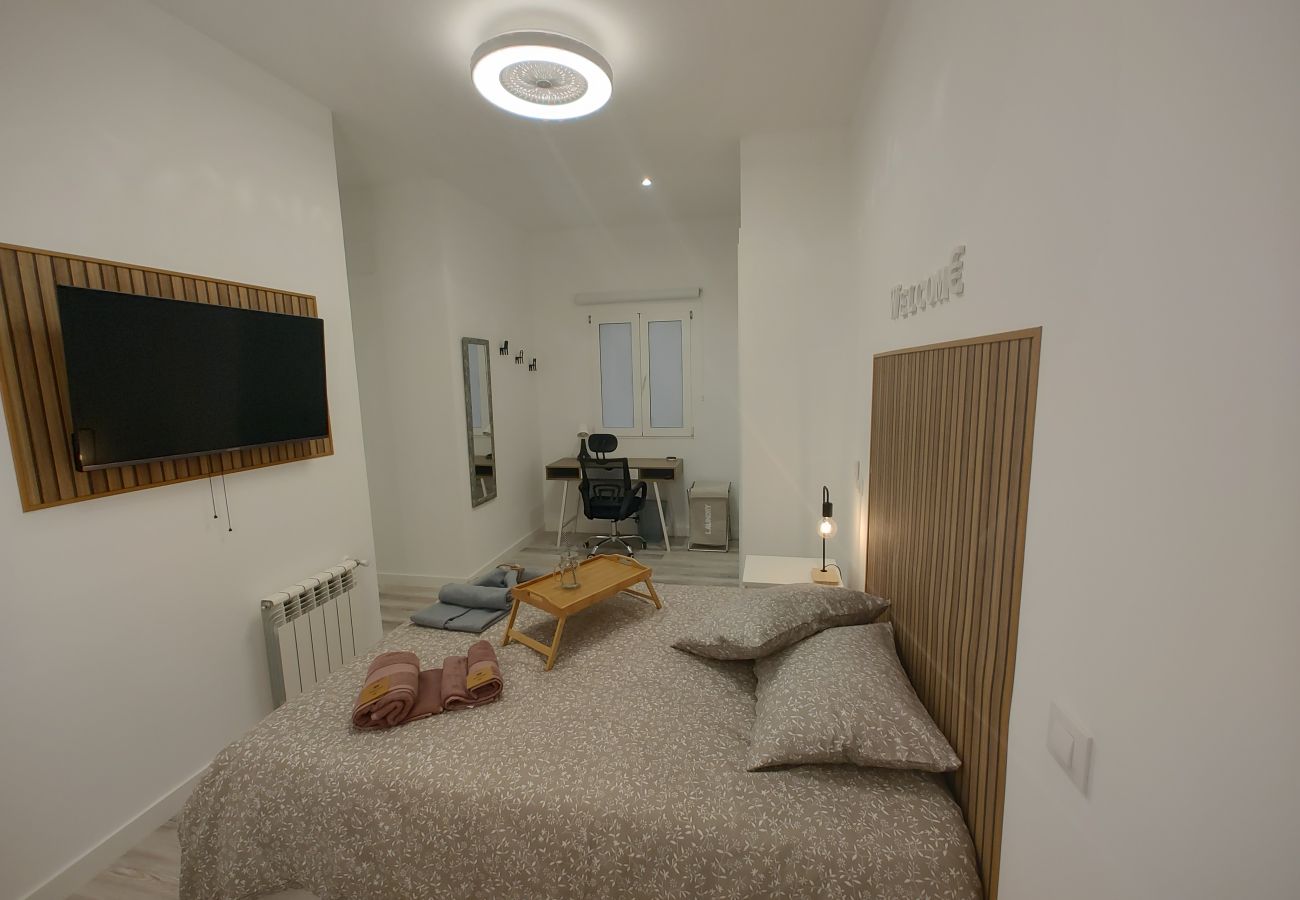 Rent by room in Madrid - M (SBE108) Roma: habitación con comodidad y zonas