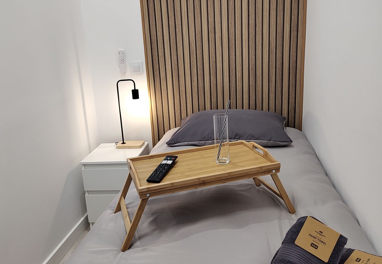 Rent by room in Madrid - M (SBE10 10) Berlín: habitación con comodidad y zo