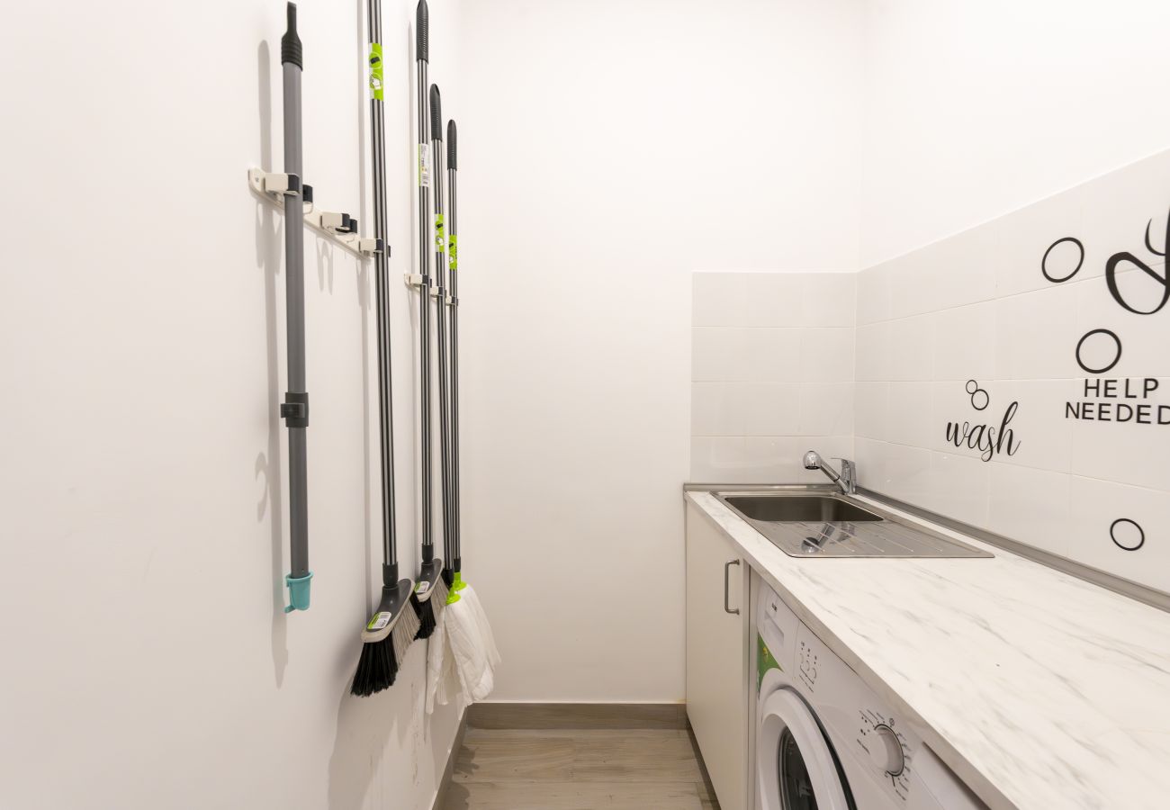 Rent by room in Madrid - M (SBE10 10) Berlín: habitación con comodidad y zo