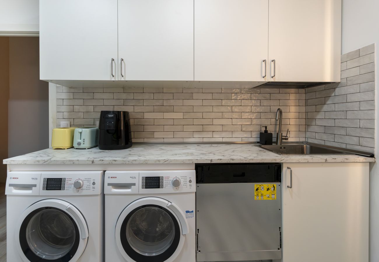 Rent by room in Madrid - M (SBE10 10) Berlín: habitación con comodidad y zo