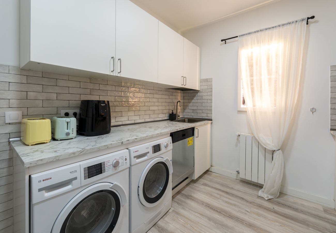 Rent by room in Madrid - M (SBE10 10) Berlín: habitación con comodidad y zo