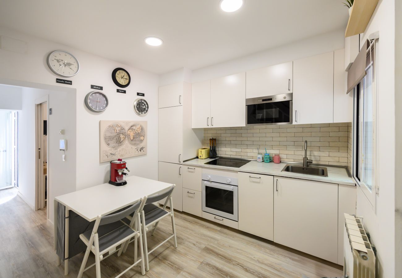 Rent by room in Madrid - M (HDB1201) Oruro: Habitación con confort y esenci