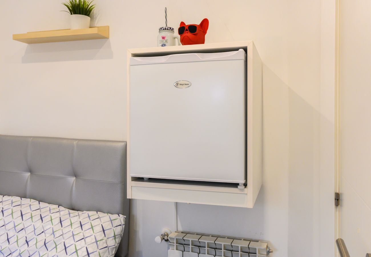 Rent by room in Madrid - M (HDB1203) Tarija: Habitación con confort y esenc