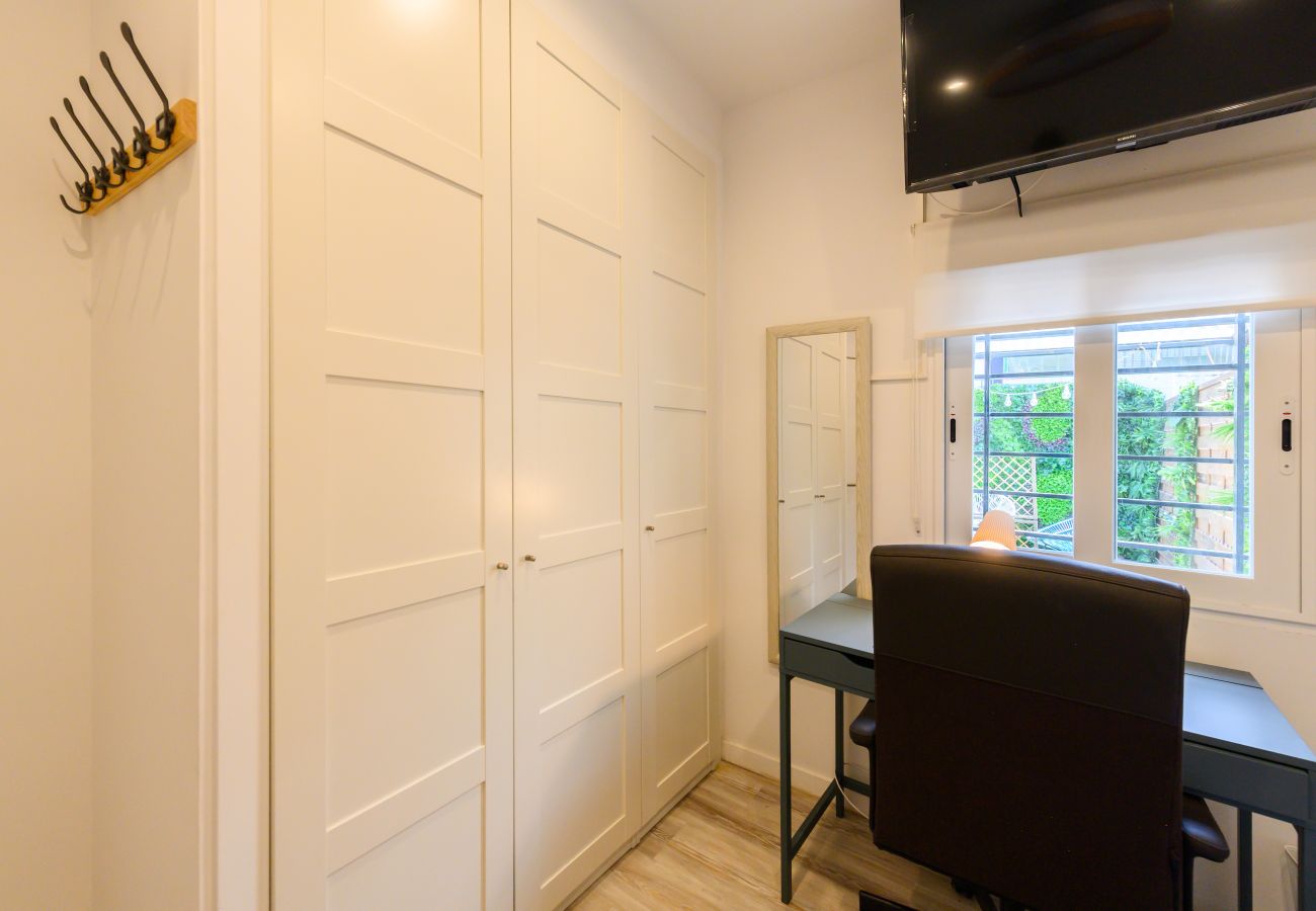 Rent by room in Madrid - M (HDB1203) Tarija: Habitación con confort y esenc