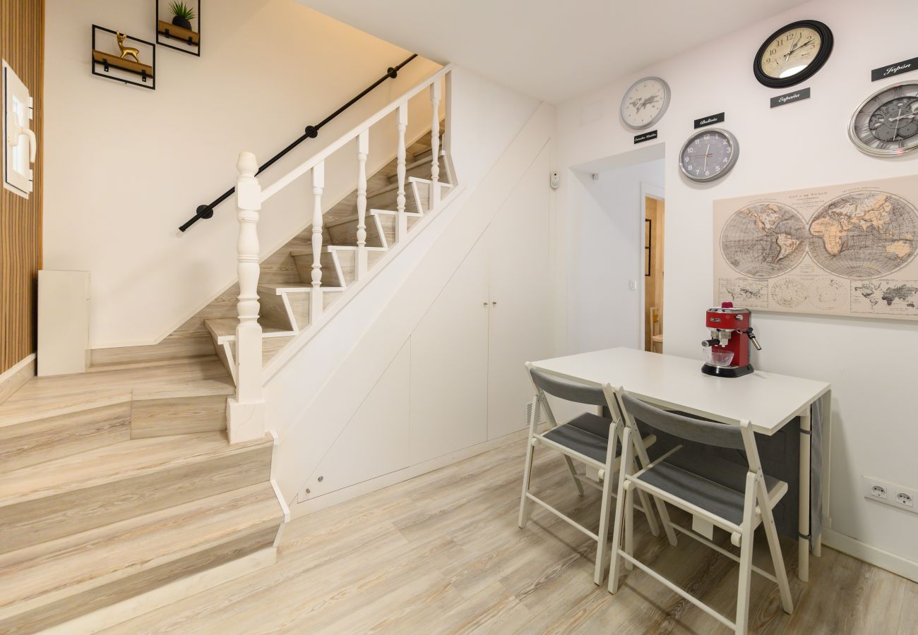 Rent by room in Madrid - M (HDB1204)La Paz: Habitación con confort y esenc