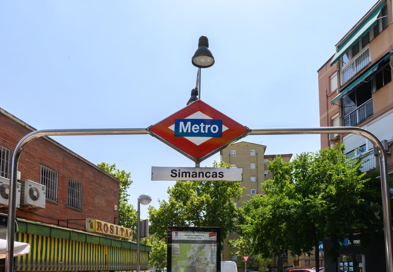 Rent by room in Madrid - M (HDB1204)La Paz: Habitación con confort y esenc