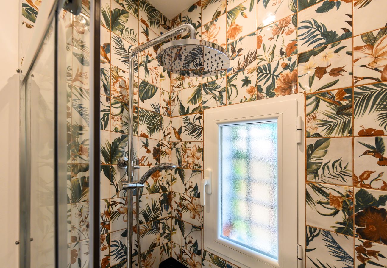 Rent by room in Madrid - M (HDB1204)La Paz: Habitación con confort y esenc