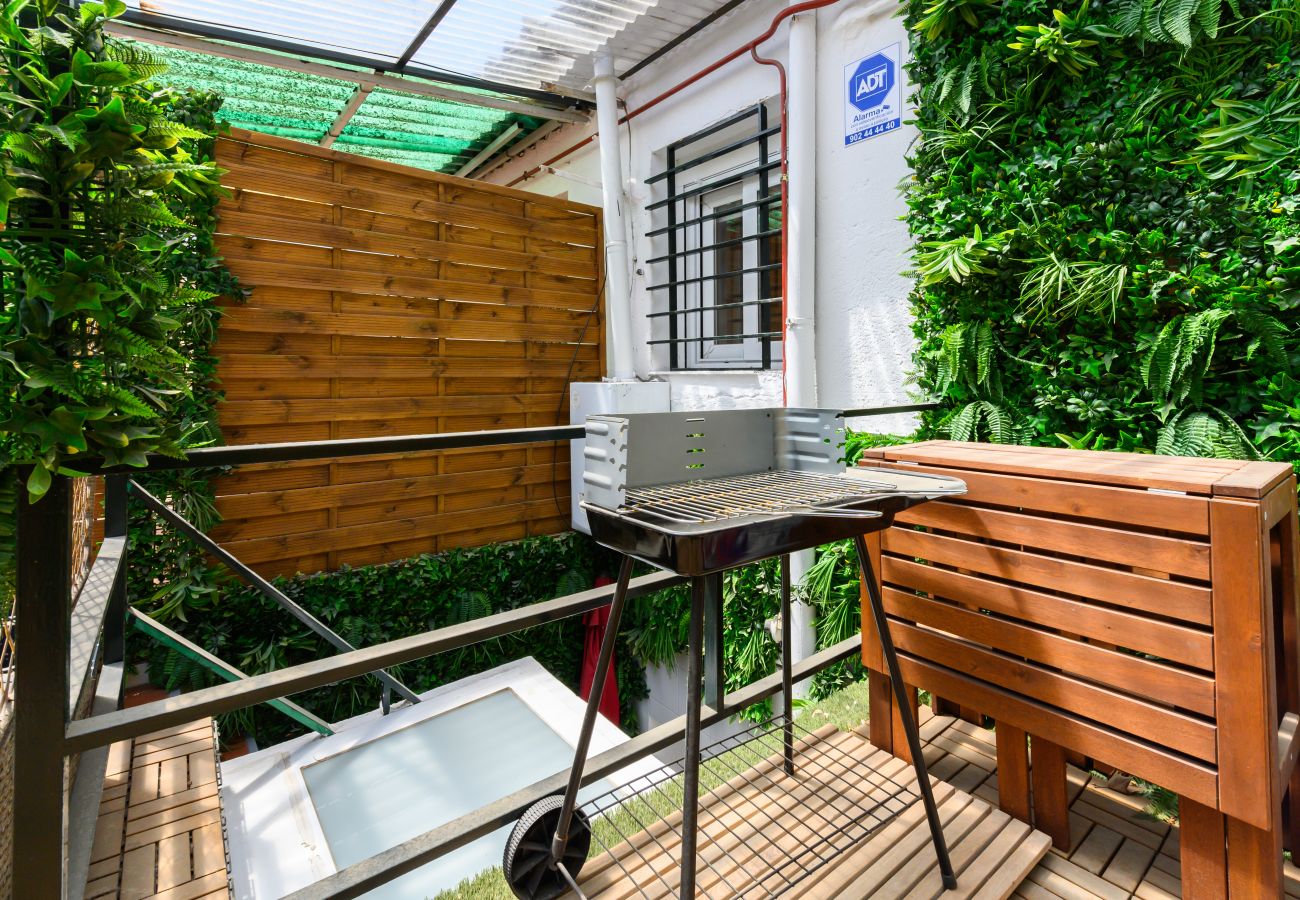 Rent by room in Madrid - M (HDB1204)La Paz: Habitación con confort y esenc