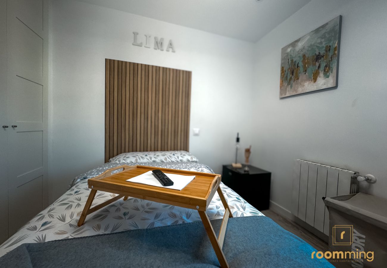 Rent by room in Madrid - M (VDE612)Lima: habitación perfecta para vivir y c