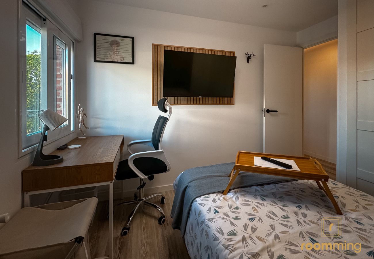 Rent by room in Madrid - M (VDE612)Lima: habitación perfecta para vivir y c