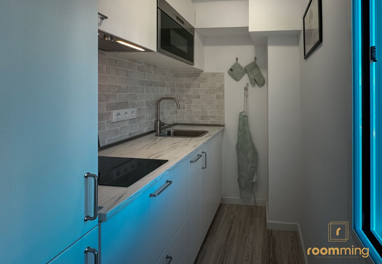 Rent by room in Madrid - M (VDE612)Lima: habitación perfecta para vivir y c