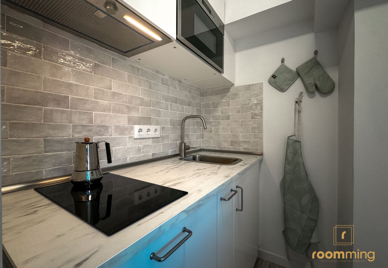Rent by room in Madrid - M (VDE612)Lima: habitación perfecta para vivir y c