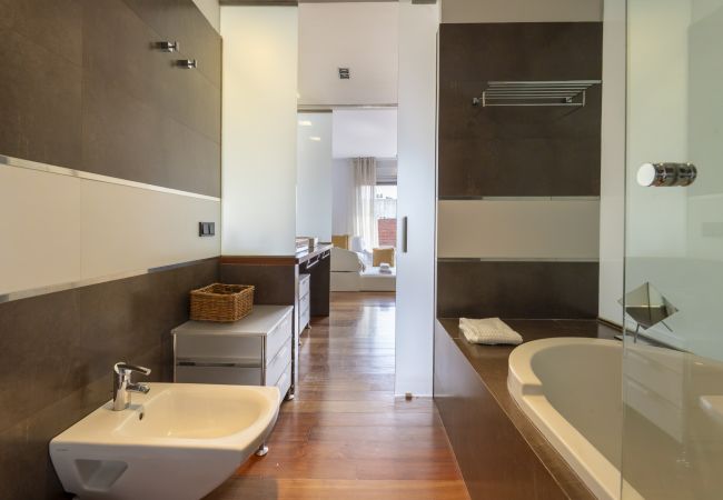 Apartment in Madrid - M (BAS159)Dúplex de 3 Dormitorios – Amplio, Lumino Apartment in Madrid - M (BAS159)Dúplex de 3 Dormitorios – Amplio, Lumino