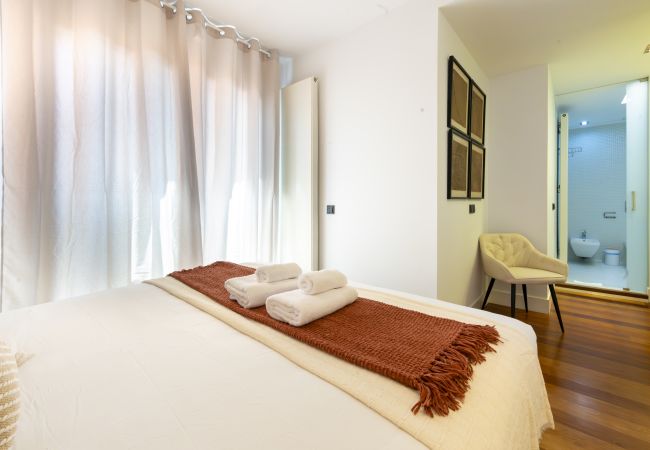 Apartment in Madrid - M (BAS159)Dúplex de 3 Dormitorios – Amplio, Lumino Apartment in Madrid - M (BAS159)Dúplex de 3 Dormitorios – Amplio, Lumino