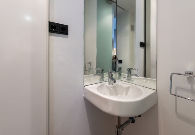 Apartment in Madrid - M (BAS159)Dúplex de 3 Dormitorios – Amplio, Lumino Apartment in Madrid - M (BAS159)Dúplex de 3 Dormitorios – Amplio, Lumino