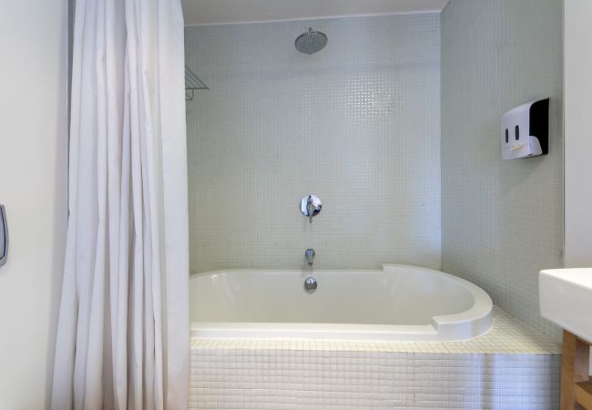 Apartment in Madrid - M (BAS159)Dúplex de 3 Dormitorios – Amplio, Lumino Apartment in Madrid - M (BAS159)Dúplex de 3 Dormitorios – Amplio, Lumino