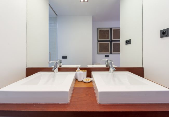 Apartment in Madrid - M (BAS159)Dúplex de 3 Dormitorios – Amplio, Lumino Apartment in Madrid - M (BAS159)Dúplex de 3 Dormitorios – Amplio, Lumino